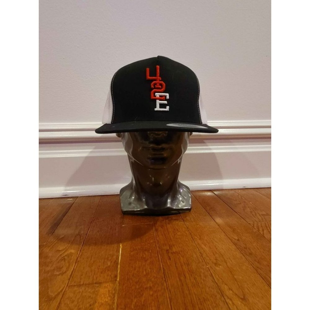The classics men's trucker snap back hat